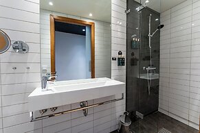 Clarion Hotel The Edge