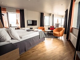 Clarion Hotel The Edge