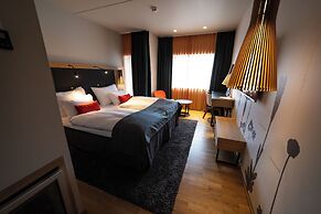 Clarion Hotel The Edge