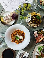 Clarion Hotel The Edge