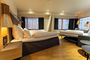 Clarion Hotel The Edge