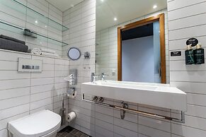 Clarion Hotel The Edge