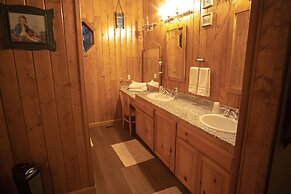Tucker Peak Lodge