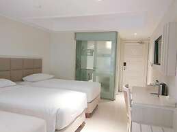 Alron Hotel Kuta Powered by Archipelago