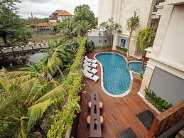 Alron Hotel Kuta Powered by Archipelago