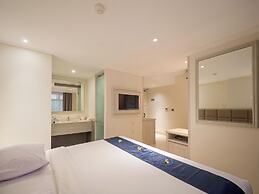 Alron Hotel Kuta Powered by Archipelago