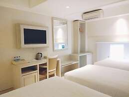 Alron Hotel Kuta Powered by Archipelago