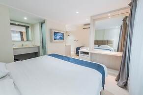 Alron Hotel Kuta Powered by Archipelago