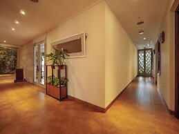 Alron Hotel Kuta Powered by Archipelago