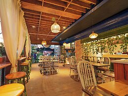 Alron Hotel Kuta Powered by Archipelago