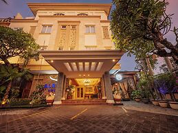 Alron Hotel Kuta Powered by Archipelago