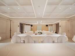 Alron Hotel Kuta Powered by Archipelago