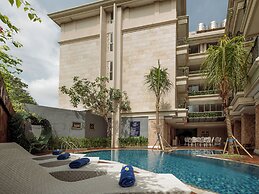 Alron Hotel Kuta Powered by Archipelago