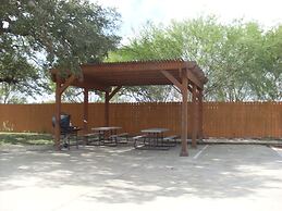 Microtel Inn & Suites by Wyndham Kenedy/Karnes City