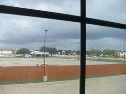 Microtel Inn & Suites by Wyndham Kenedy/Karnes City