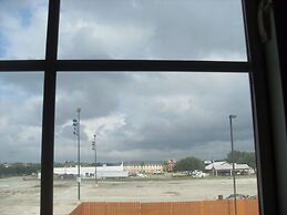 Microtel Inn & Suites by Wyndham Kenedy/Karnes City