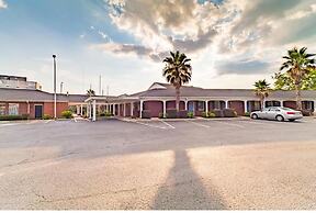 Winton Inn & Suites