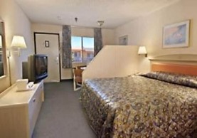 Hilltop Inn & Suites