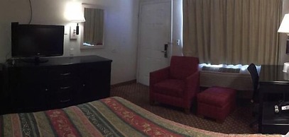 Hilltop Inn & Suites