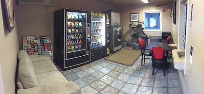 Hilltop Inn & Suites