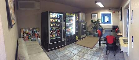 Hilltop Inn & Suites