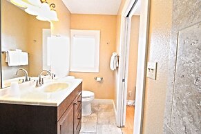 Peach Tree Inn & Suites