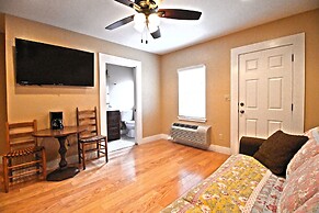 Peach Tree Inn & Suites