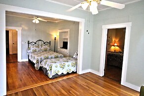 Peach Tree Inn & Suites