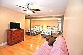 Peach Tree Inn & Suites