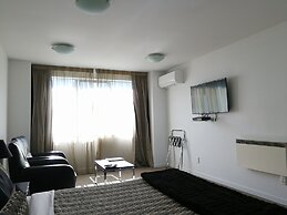 Bellano Motel Suites