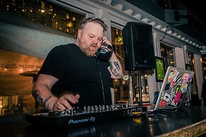 Cambie Downtown Hostel