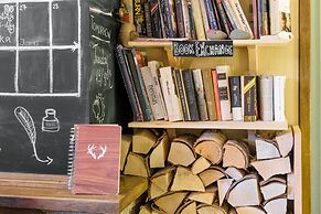 Downtown Forest Hostel & Camping