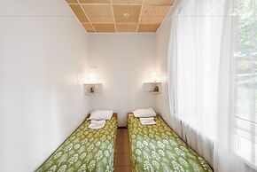 Downtown Forest Hostel & Camping