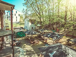 Downtown Forest Hostel & Camping