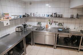 Downtown Forest Hostel & Camping