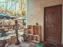 Downtown Forest Hostel & Camping