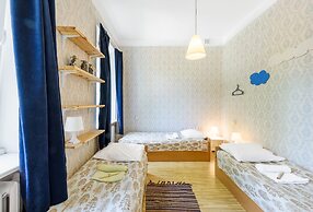 Downtown Forest Hostel & Camping