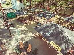 Downtown Forest Hostel & Camping