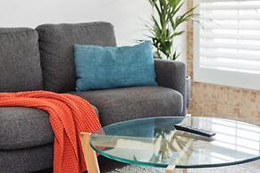 Coopers Colonial Motel