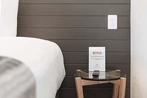 Coopers Colonial Motel