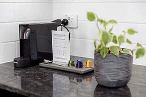 Coopers Colonial Motel