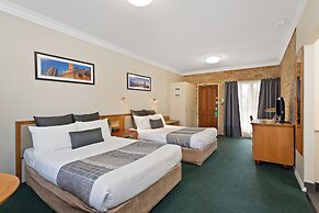 Coopers Colonial Motel