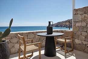 Artemis Seaside Resort