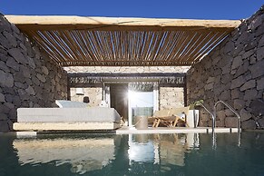 Artemis Seaside Resort