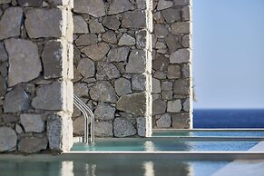 Artemis Seaside Resort