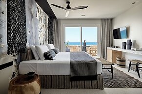 Artemis Seaside Resort