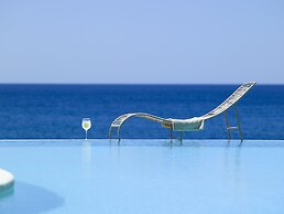 Artemis Seaside Resort