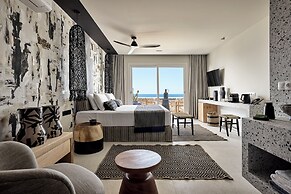 Artemis Seaside Resort