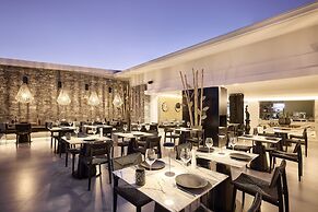 Artemis Seaside Resort