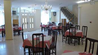 Hotel LARRY